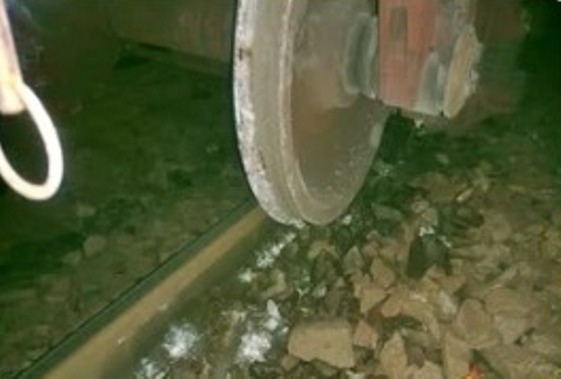 ದೂಧಸಾಗರ ಜಲಪಾತದ ಬಳಿ ಹಳಿ ತಪ್ಪಿದ ಗೂಡ್ಸ ರೈಲು