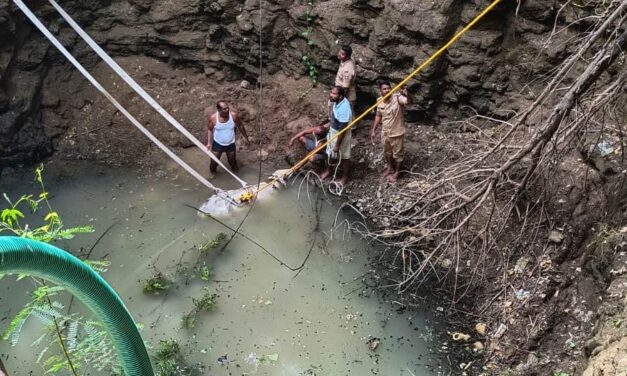 50 ಅಡಿ ಆಳದ ಬಾವಿಗೆ ಬಿದ್ದ ಹಸು…!