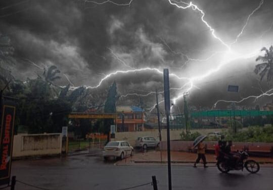 ಗೋವಾದಲ್ಲಿ ಗುಡುಗು ಸಹಿತ ಧಾರಾಕಾರ ಮಳೆ…ಜನಜೀವನ ಅಸ್ತವ್ಯಸ್ಥ