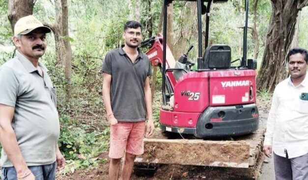 ಸ್ವಂತ ಖರ್ಚಿನಲ್ಲಿ ರಸ್ತೆ ದುರಸ್ತಿ ಮಾಡಿದ ರಾಮಚಂದ್ರ ಹೆಗಡೆ