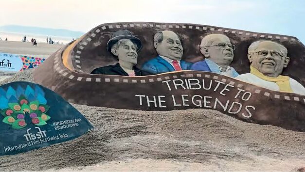 ಮೀರಾಮಾರ್ ಬೀಚ್ ನಲ್ಲಿ ಸ್ಯಾಂಡ್ ಆರ್ಟನಲ್ಲಿ ಮೂಡಿಬಂದ ಕಲಾವಿದರು