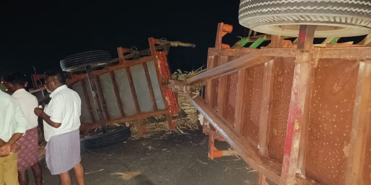 ಕಬ್ಬು ತುಂಬಿದ್ದ ಟ್ರ್ಯಾಕ್ಟರ್ ಟ್ರ್ಯಾಲಿ ಉರುಳಿ ಬೈಕ್ ಸವಾರ ಮೃತ್ಯು