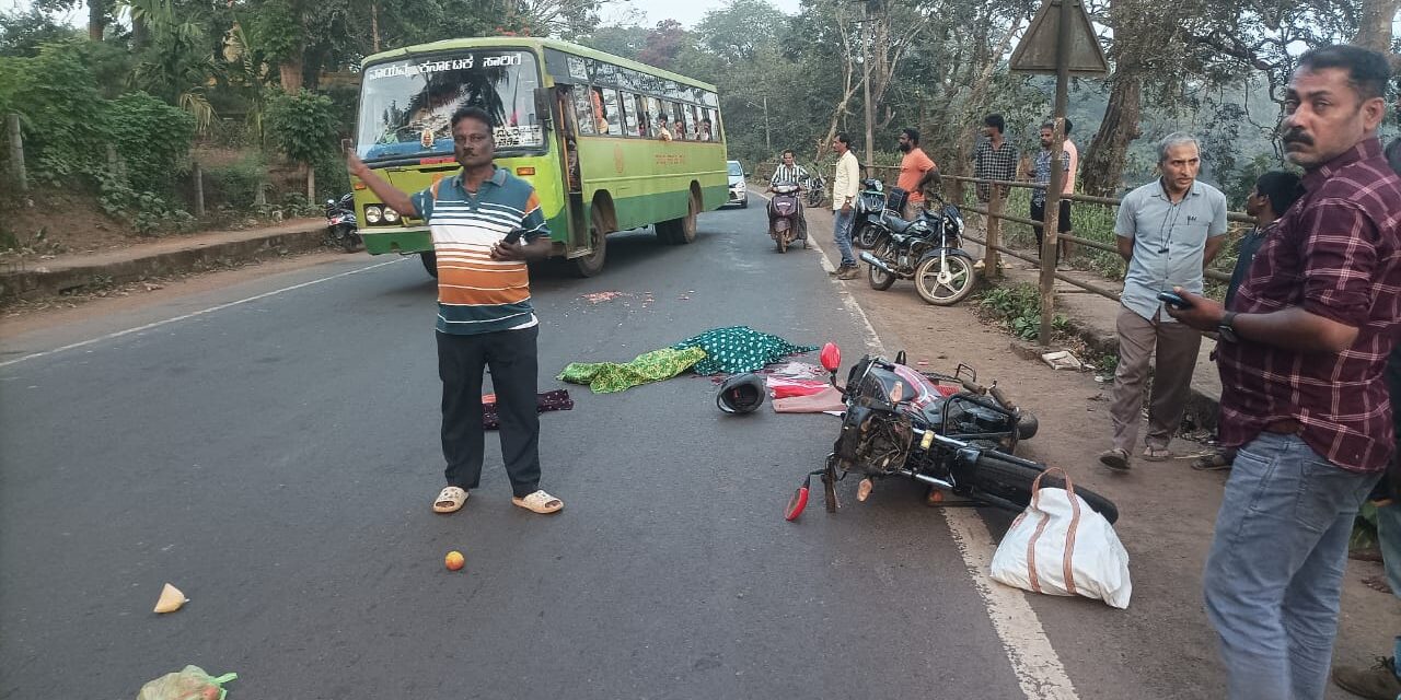 ಯಲ್ಲಾಪುರ ದಲ್ಲಿ  ಭೀಕರ ರಸ್ತೆ ಅಪಘಾತ ಮಹಿಳೆ ಸಾವು