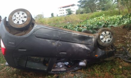  ಕಾರು  ಪಲ್ಟಿ ಪ್ರಾಣಪಾಯದಿಂದ  ಪಾರಾದ  ಪ್ರಯಾಣಿಕರು.