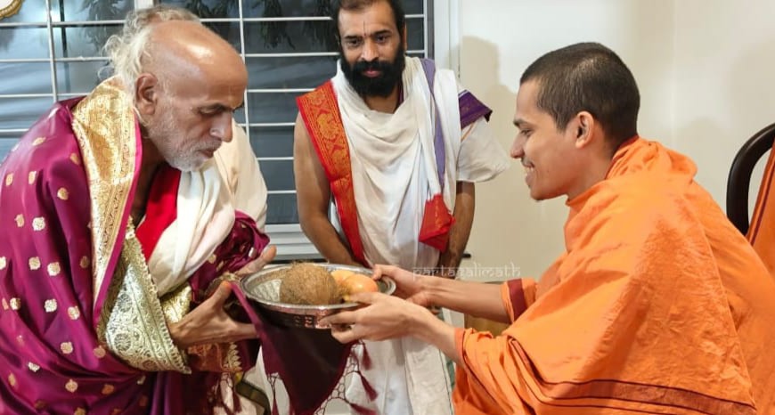 ಗಣೇಶ್ವರ ಶಾಸ್ತ್ರಿಗಳಿಗೆ ಪರ್ತಗಾಳಿಯ ಶ್ರೀಗಳಿಂದ ಆಶೀರ್ವಾದ