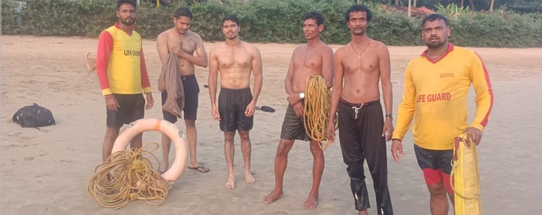 ಗೋಕರ್ಣದ ಓಂ ಬೀಚ್ ನಲ್ಲಿ ಮುಳುಗುತ್ತಿದ್ದ ಇಬ್ಬರು ಪ್ರವಾಸಿಗರ ರಕ್ಷಣೆ