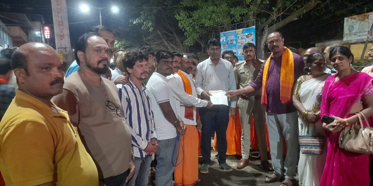 ಬಾಂಗ್ಲಾದಲ್ಲಿ ಹಿಂದೂಗಳ ಮೇಲಿನ ದೌರ್ಜನ್ಯವನ್ನು ಖಂಡಿಸಿ ದಾಂಡೇಲಿಯಲ್ಲಿ ಪ್ರತಿಭಟನೆ