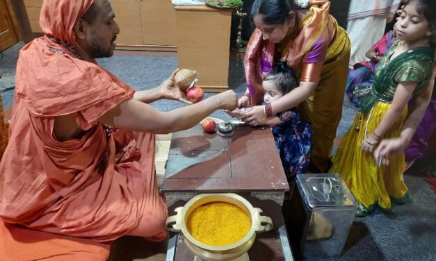 ಸೋಂದಾ ಯತಿದ್ವಯರ ಆಶೀರ್ವಾದ ಪಡೆದ ಪುಟಾಣಿ ಶ್ರಾವಣಿ