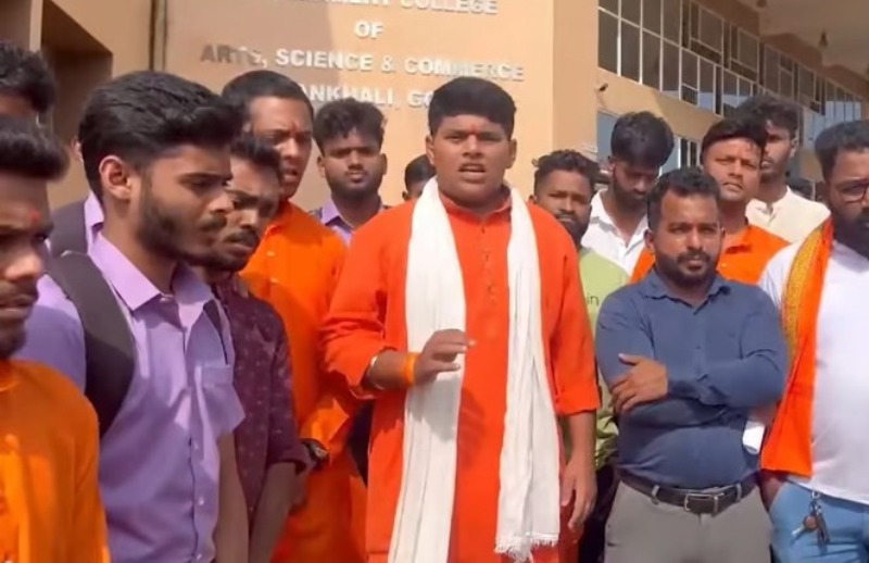 ಶಾಲೆಗಳಲ್ಲಿ ಹಿಜಾಬ್ ಧರಿಸುವುದರ ವಿರುದ್ಧ ಸಿಡಿದೆದ್ದ ಬಜರಂಗದಳ: ನಮಗೂ ಶಾಲು-ಪೇಟ ಧರಿಸಲು ಅವಕಾಶ ನೀಡಿ