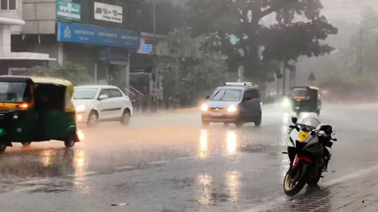 ಬೆಂಗಳೂರಿನಲ್ಲಿ ಬೆಳ್ಳಂಬೆಳಿಗ್ಗೆ ಮಳೆ, ಹಲವು ಜಿಲ್ಲೆಗಳಲ್ಲಿ ಮಳೆ ಸಾಧ್ಯತೆ…!