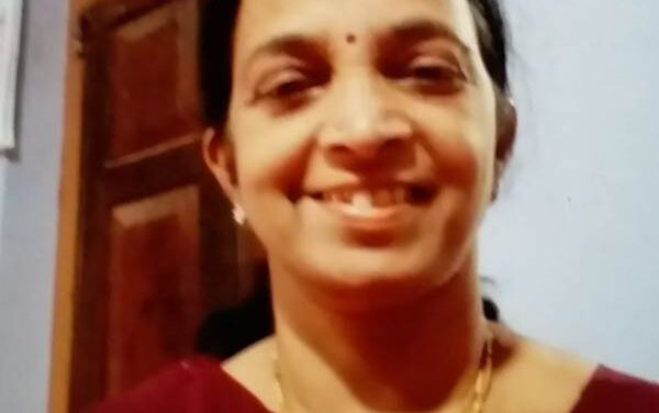 Savita Bhat has been honored Gnanasindhu award
