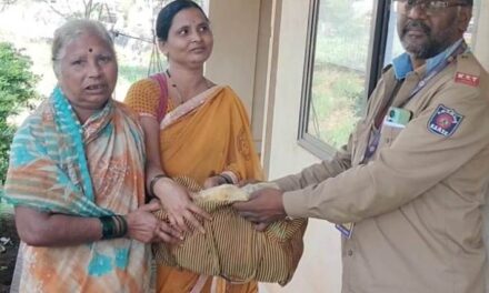 ಹಣದ ಚೀಲವನ್ನು ಪ್ರಯಾಣಿಕರಿಗೆ ವಾಪಸ್ಸು ನೀಡಿ ಪ್ರಾಮಾಣಿಕತೆ ಮೆರೆದ ನಿರ್ವಾಹಕ