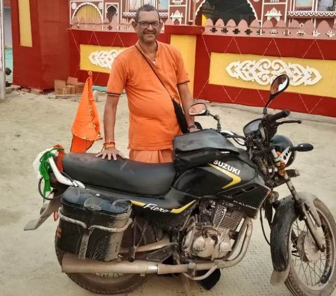 ತಮ್ಮ 2001 ಮಾಡೆಲ್ ಬೈಕ್ ನಲ್ಲೇ ಗೋವಾದಿಂದ ಕುಂಭಮೇಳಕ್ಕೆ ಹೋಗಿ ಬಂದ ಗೋವಾ ಕನ್ನಡಿಗ