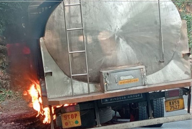 ಕರ್ನಾಟಕದಿಂದ ಗೋವಾಕ್ಕೆ ಬರುತ್ತಿದ್ದ ಹಾಲಿನ ಟ್ಯಾಂಕರ್ ಬೆಂಕಿಗಾಹುತಿ…!