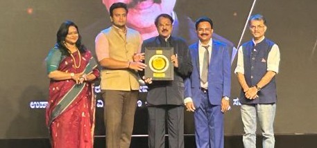 ಯಲ್ಲಾಪುರದ ಪ್ರಮೋದ್ ಹೆಗಡೆ ರವರಿಗೆ ಸುವರ್ಣ ಕನ್ನಡಿಗ ಪ್ರಶಸ್ತಿ