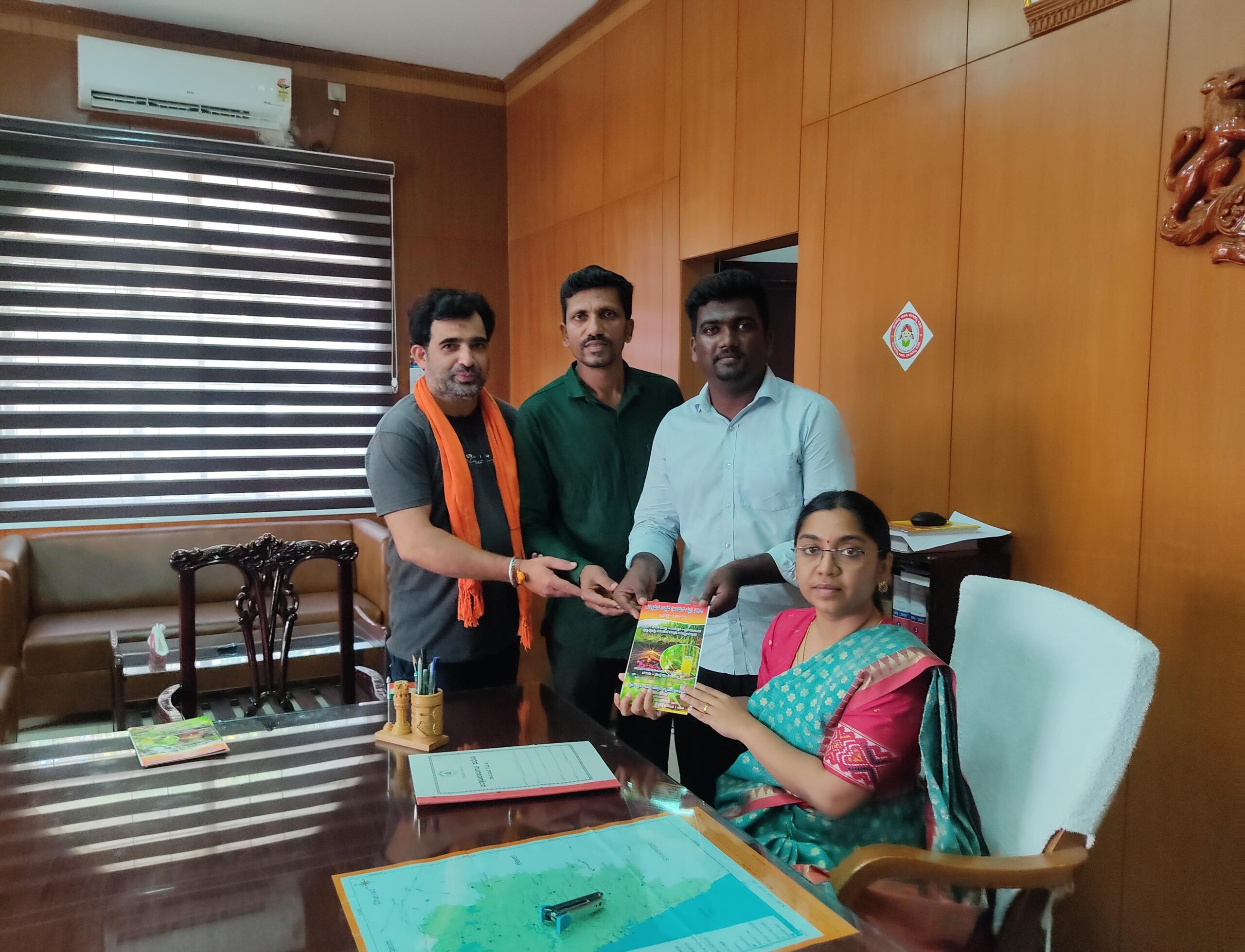 ಯಲ್ಲಾಪುರ ತಾಲೂಕಿನ ಗುಳ್ಳಾಪುರದಲ್ಲಿ ಆಲೆಮನೆ ಹಬ್ಬ