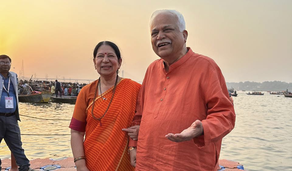 ಕುಂಭಮೇಳದಲ್ಲಿ ಕುಟುಂಬ ಸಮೇತರಾಗಿ ಭಾಗವಹಿಸಿದ ಶಾಸಕ ಆರ್.ವಿ.ದೇಶಪಾಂಡೆ