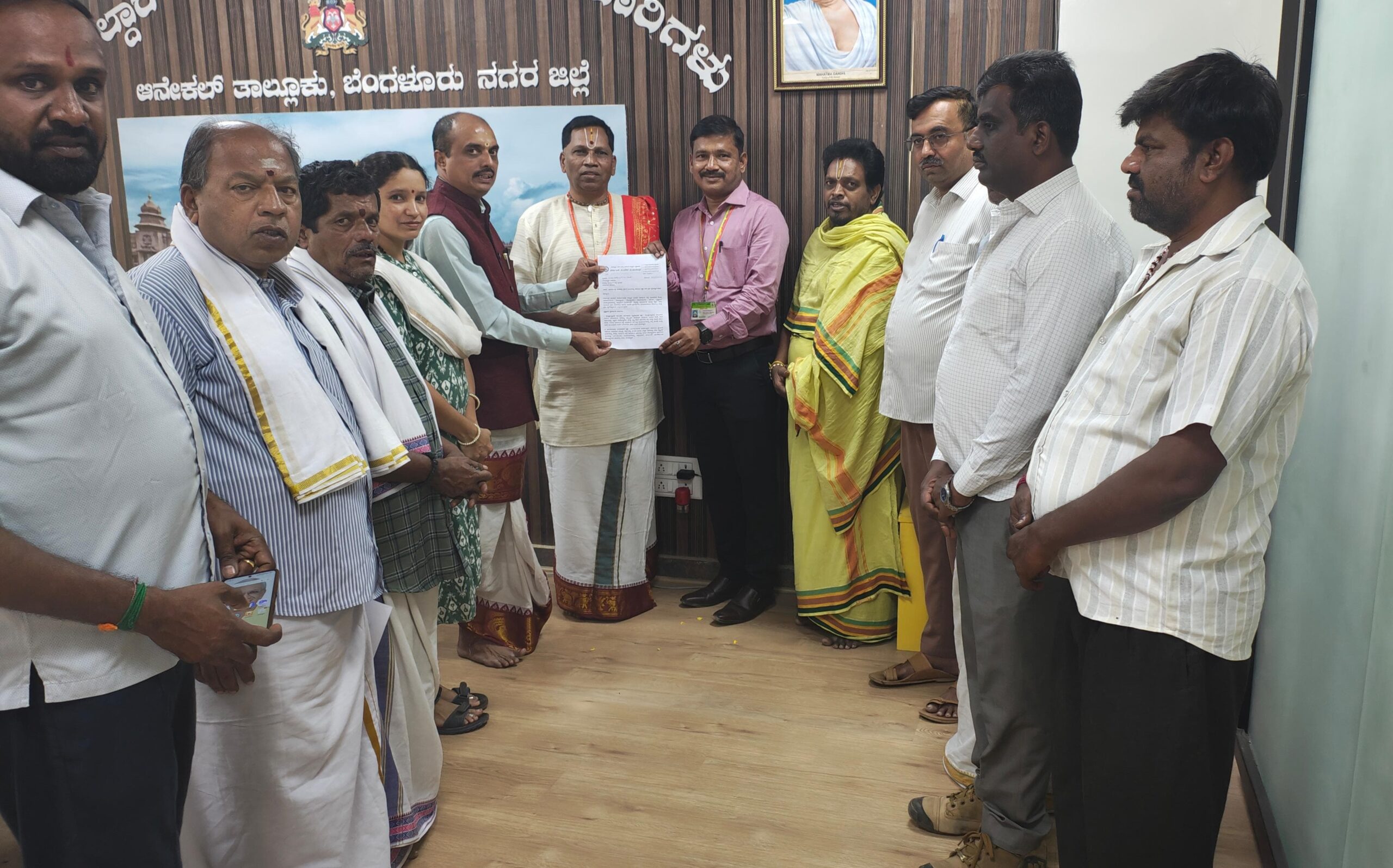ಕೊಟ್ಯಾಂತರ ರೂಪಾಯಿಗಳ ಹಿಂದೂ ದೇವಾಲಯಗಳ ನಿಧಿಗಳ ಲೂಟಿ!-ಖಂಡನೆ