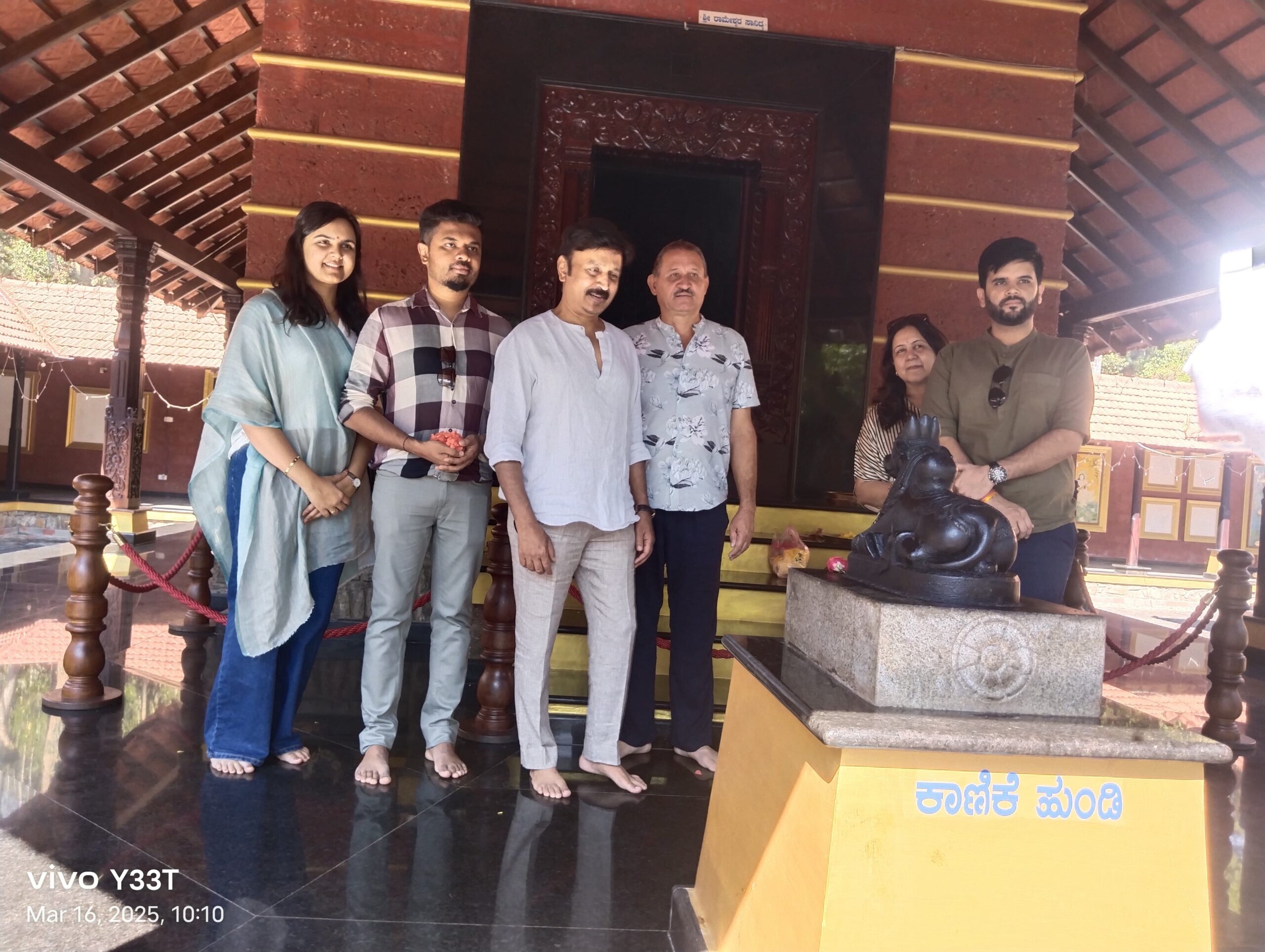 ನಟ ರಮೇಶ್ ಅರವಿಂದ್ ಕುಟುಂಬ ಸಮೇತ ನಿಡುವಾಳೆ ರಾಮೇಶ್ವರ ದೇವಾಲಯದಲ್ಲಿ ವಿಶೇಷ ಪೂಜೆ