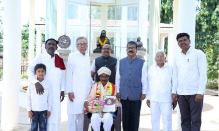 ಖ್ಯಾತ ಕಲಾವಿದ ನೂರುದ್ದೀನ್ ಅವರಿಗೆ ಕೇಂದ್ರ ಬಸವ ಸಮಿತಿಯಿಂದ ಸನ್ಮಾನ