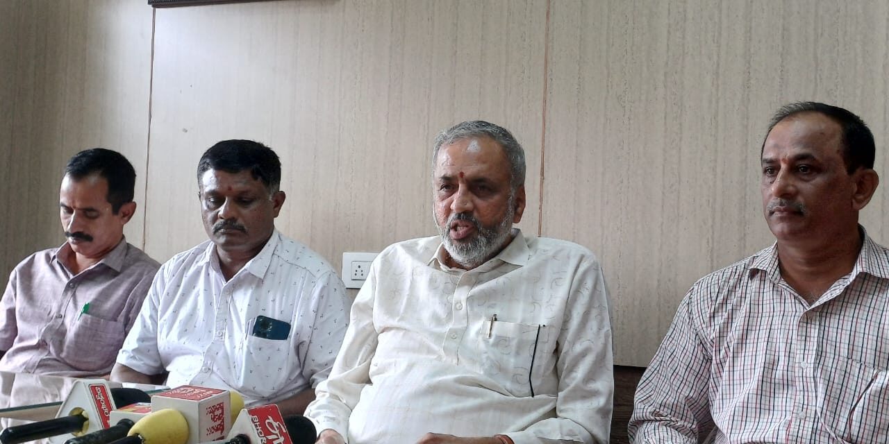ರಾಜ್ಯದಲ್ಲಿ ಆಡಳಿತವೇ ಇಲ್ಲ -ಸಂಸದ ಕಾಗೇರಿ ಆಕ್ರೋಶ