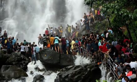 AMBOLI GHAT ನಲ್ಲಿ ಪ್ರವಾಸಿಗರ ನಡುವೆ ಜಗಳ, ಪೋಲಿಸ್ ಠಾಣೆಯಲ್ಲೂ ಗದ್ದಲ…!