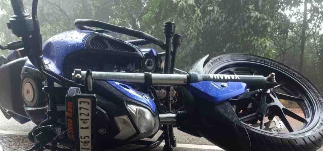 ಅನಮೋಡ ಘಾಟ್ ನಲ್ಲಿ ಅಪಘಾತ ಕರ್ನಾಟಕದ ಬೈಕ್ ಸವಾರ ಸಾವು