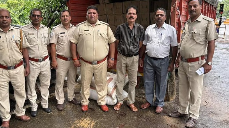 ಗೋವಾದಿಂದ ಕರ್ನಾಟಕಕ್ಕೆ ಅಕ್ರಮ ಮಧ್ಯ ಸಾಗಾಟ, 700 ಬಾಕ್ಸ ವಷಕ್ಕೆ