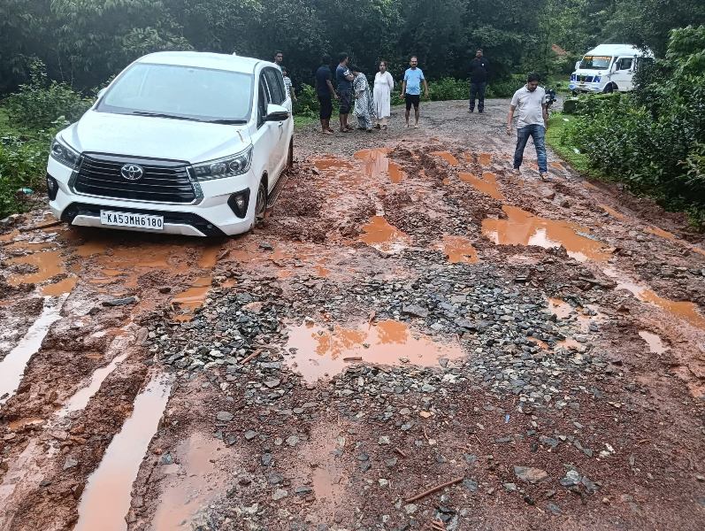 ಯಾಣ ಮಾರ್ಗವಾಗಿ ಕಾರವಾರ-ಗೋಕರ್ಣಕ್ಕೆ ಪ್ರಯಾಣಿಸುವವರೇ ಎಚ್ಚರ…!
