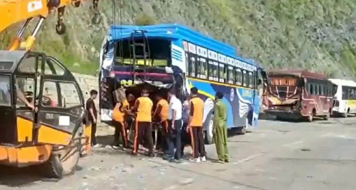 ಅಮರನಾಥ ಯಾತ್ರಿಕರಿದ್ದ 5 ಬಸ್ ಪರಸ್ಪರ ಡಿಕ್ಕಿ