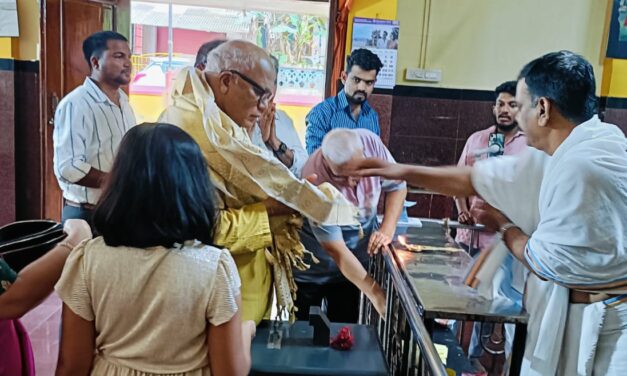 ರಾಯರ ಮಠಕ್ಕೆ ಆಗಮಿಸಿದ ಮಂತ್ರಿ  ದಿಗಂಬರ್ ಕಾಮತ್