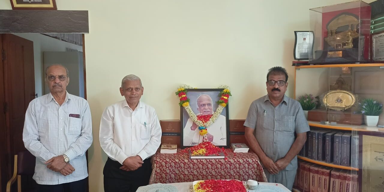 10ನೇ ಪುಣ್ಯ ಸ್ಮರಣೆ ನಿಮಿತ್ತ ಡಾ.ಎಂ.ಎಂ.ಕಲಬುರ್ಗಿ ಅವರಿಗೆ ಗೌರವ ಸಲ್ಲಿಕೆ