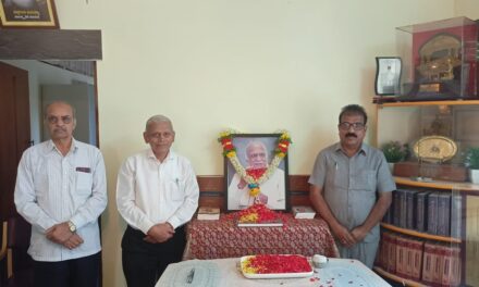 10ನೇ ಪುಣ್ಯ ಸ್ಮರಣೆ ನಿಮಿತ್ತ ಡಾ.ಎಂ.ಎಂ.ಕಲಬುರ್ಗಿ ಅವರಿಗೆ ಗೌರವ ಸಲ್ಲಿಕೆ