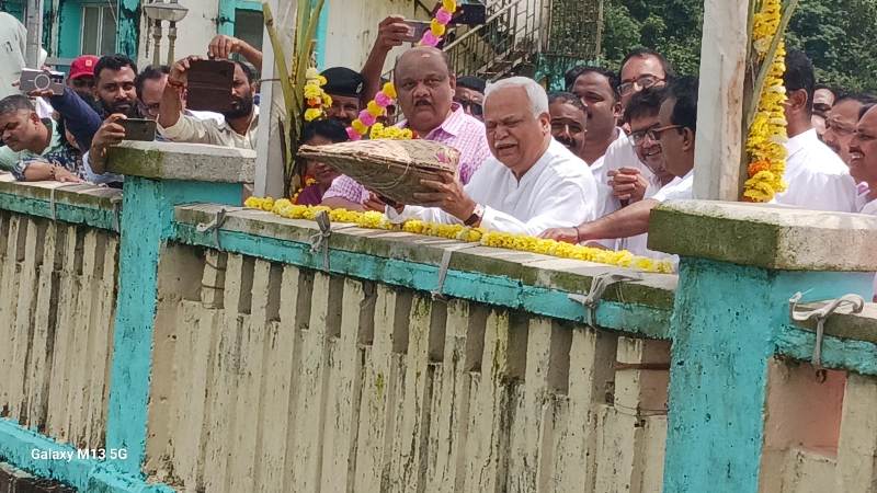 ಸೂಪಾ ಜಲಾಶಯ ಭರ್ತಿ, ದೇಶಪಾಂಡೆ ಬಾಗಿನ ಸಮರ್ಮಣೆ