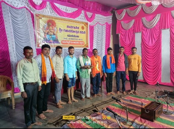 ಅವುರ್ಲಿ ಸೋಮೇಶ್ವರ ಭಜನಾ ಮಂಡಳಿಯವರಿಂದ ಭಜನಾ ಸೇವೆ