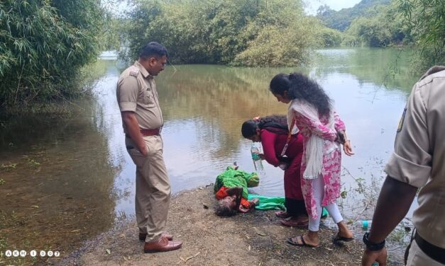 ಜೋಯಿಡಾದ ಹಿನ್ನಿರಿನ ಪಕ್ಕದಲ್ಲಿ ಬಿದ್ದಿದ್ದ ಅಜ್ಜಿಯ ರಕ್ಷಣೆ