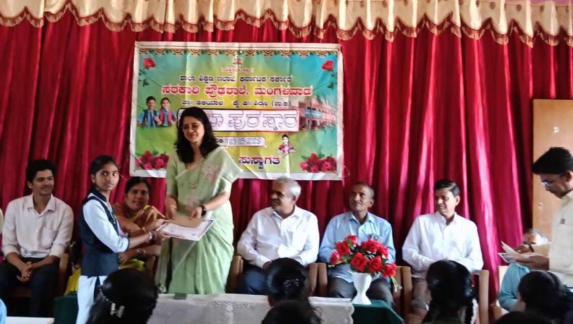 ಗಿರೀಶ್ ಕದಂ ಕುಟುಂಬದವರಿಂದ ವಿದ್ಯಾರ್ಥಿಗಳಿಗೆ ಪ್ರತಿಭಾ ಪುರಸ್ಕಾರ