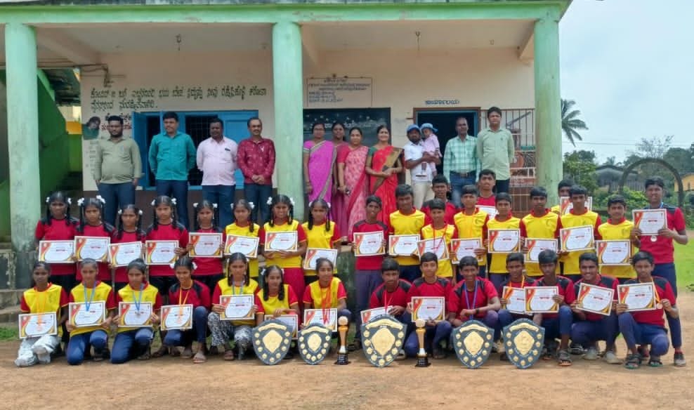 ಜಗಲಬೇಟ ಪ್ರೌಢ ಶಾಲೆಯ ಬಾಲಕರು ಬಾಲಕಿಯರಿಗೆ ಸಮಗ್ರ ವೀರಾಗ್ರಣಿ