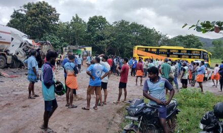 ಬೀಕರ ಅಪಘಾತದಲ್ಲಿ ಬಸ್ ಪ್ರಯಾಣಿಕ, ಟ್ಯಾಂಕರ್ ಚಾಲಕ ಸ್ಥಳದಲ್ಲಿ ಸಾವು