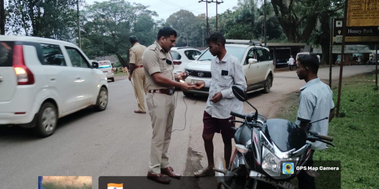 ಜೋಯಿಡಾದಲ್ಲಿ ಪೊಲೀಸರಿಂದ ವಾಹನ ಸಂಚಾರಿ ನಿಯಮಗಳ ಜನ ಜಾಗೃತಿ