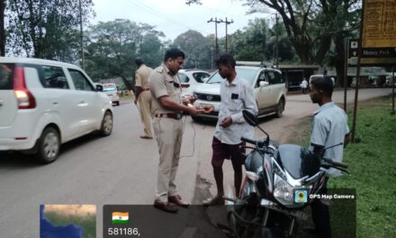 ಜೋಯಿಡಾದಲ್ಲಿ ಪೊಲೀಸರಿಂದ ವಾಹನ ಸಂಚಾರಿ ನಿಯಮಗಳ ಜನ ಜಾಗೃತಿ