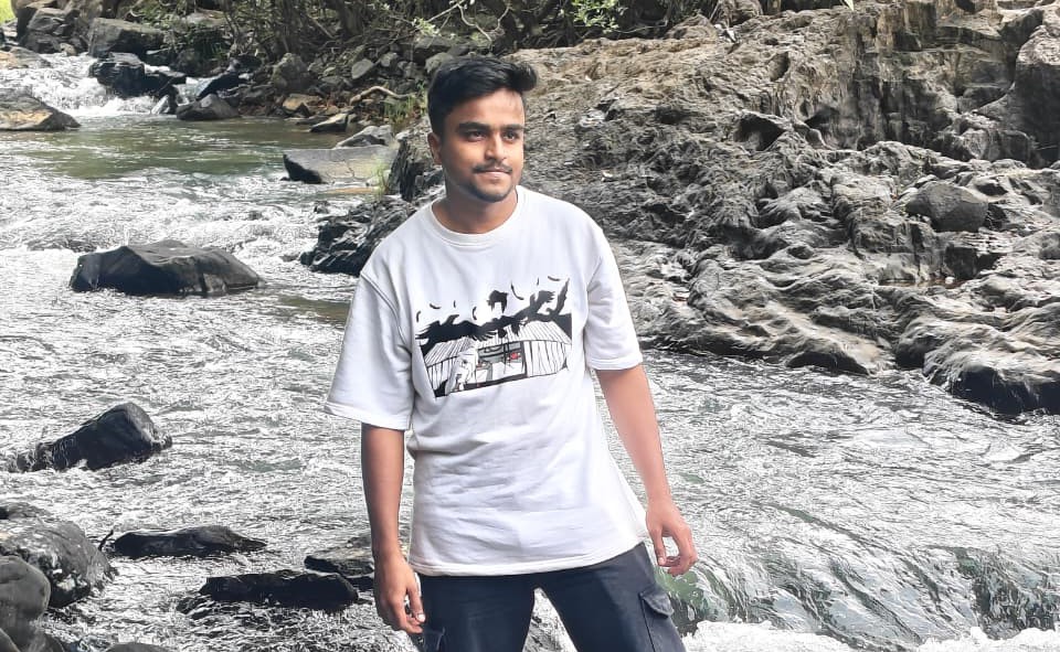 ಯಲ್ಲಾಪುರ ತಾಲೂಕಿನ ಜಲಪಾತ ಒಂದರಲ್ಲಿ ಮುಳುಗಿ ನಾಪತ್ತೆಯಾದ ವಿದ್ಯಾರ್ಥಿ