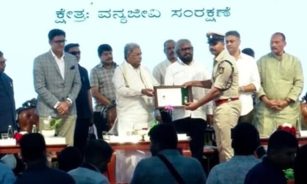 ಉಪವಲಯ ಅರಣ್ಯಾಧಿಕಾರಿ ಗುರುರಾಜ್ ಗೌಡರಿಗೆ ಮುಖ್ಯಮಂತ್ರಿ ಚಿನ್ನದ ಪದಕ ಪ್ರಧಾನ