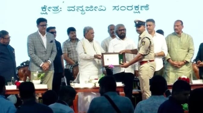 ಉಪವಲಯ ಅರಣ್ಯಾಧಿಕಾರಿ ಗುರುರಾಜ್ ಗೌಡರಿಗೆ ಮುಖ್ಯಮಂತ್ರಿ ಚಿನ್ನದ ಪದಕ ಪ್ರಧಾನ