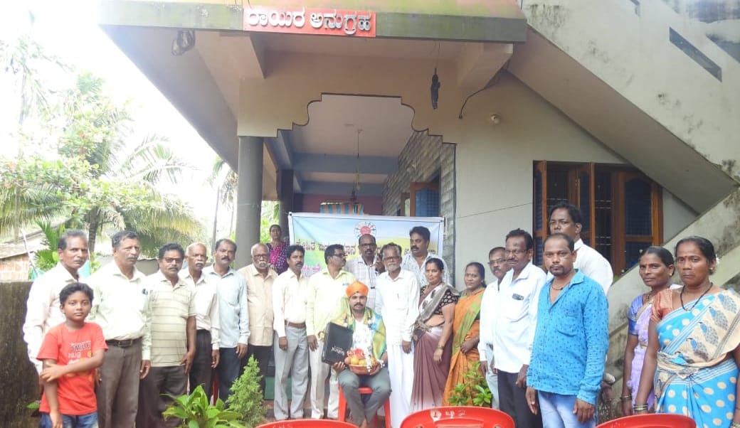 ಡಿ.ಆರ್.ಎಫ್.ಒ ಗುರುರಾಜ್ ಗೌಡರಿಗೆ ಮನೆಯಂಗಳದಲ್ಲಿ ಸನ್ಮಾನ