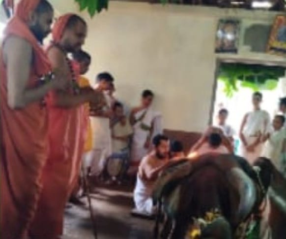 ಸೋಂದಾ ಸ್ವರ್ಣವಲ್ಲೀ ಮಹಾಸಂಸ್ಥಾನದಲ್ಲಿ ಗೋವರ್ಧನ ಗೋಪೂಜೆ