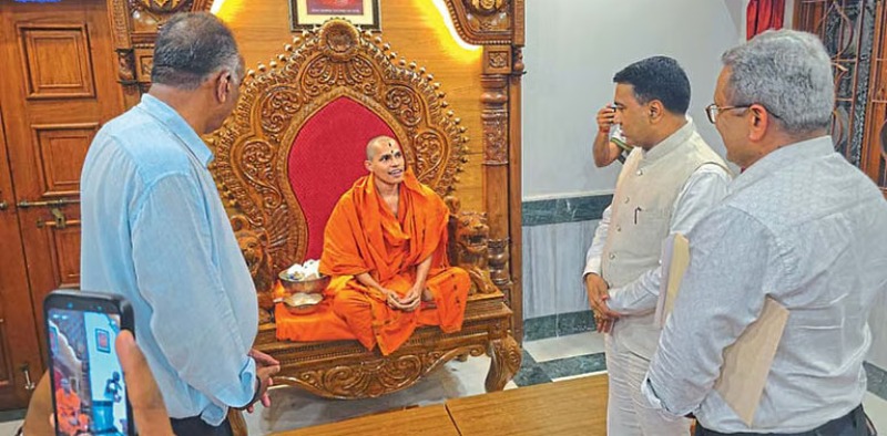 ಗೋವಾ ಪರ್ತಗಾಳಿ ಮಠಕ್ಕೆ ಸಿಎಂ ಭೇಟಿ, ಸಿದ್ಧತಾ ಕಾರ್ಯಗಳ ಪರಿಶೀಲನೆ