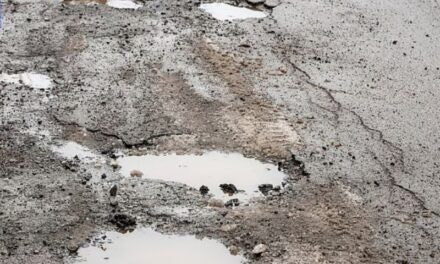 ಸಂಪೂರ್ಣ ಹದಗೆಟ್ಟ ಬೆಳಗಾವಿ-ಗೋವಾ ಸಂಪರ್ಕ ರಸ್ತೆ