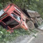 ಶಿರಲೆ ಕ್ರಾಸ್ ಹತ್ತಿರ ಲಾರಿ ಪಲ್ಟಿ :ಚಾಲಕ ಸಾವು