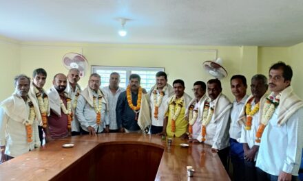 ಕೆ.ಡಿ.ಸಿ.ಸಿ ಚುನಾವಣೆಯಲ್ಲಿ ಗೆದ್ದ ಕೃಷ್ಣಾ ದೇಸಾಯಿ ಅವರಿಗೆ  ಗೌರವ ಸನ್ಮಾನ